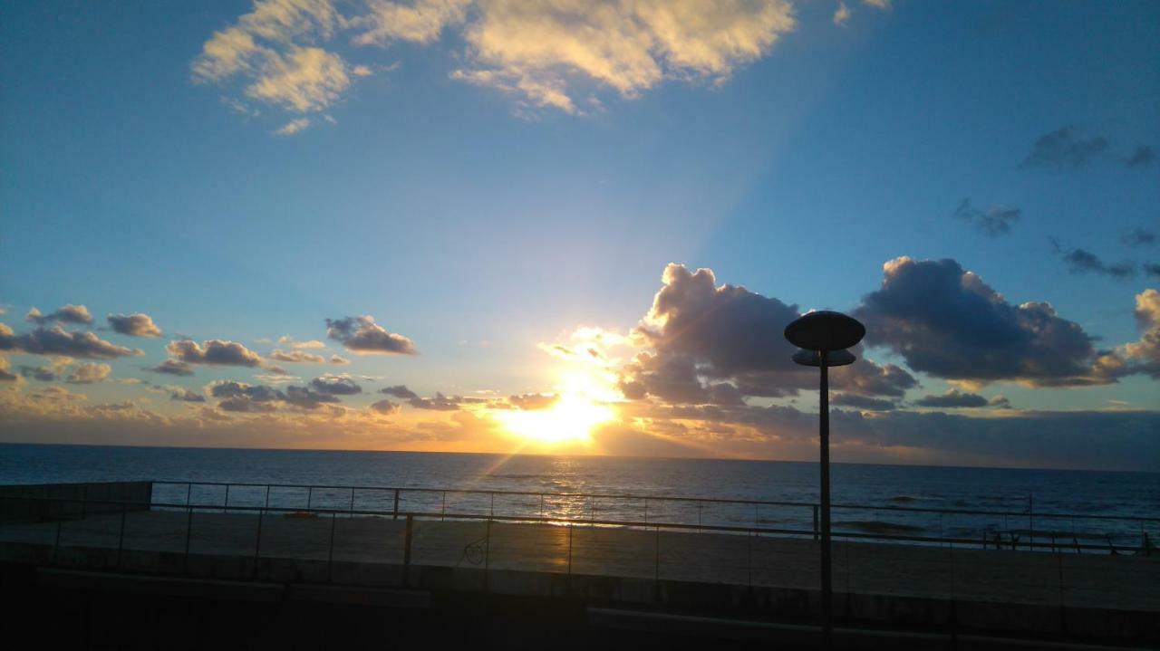 Beach Front Sunset Apartment Apúlia Eksteriør bilde